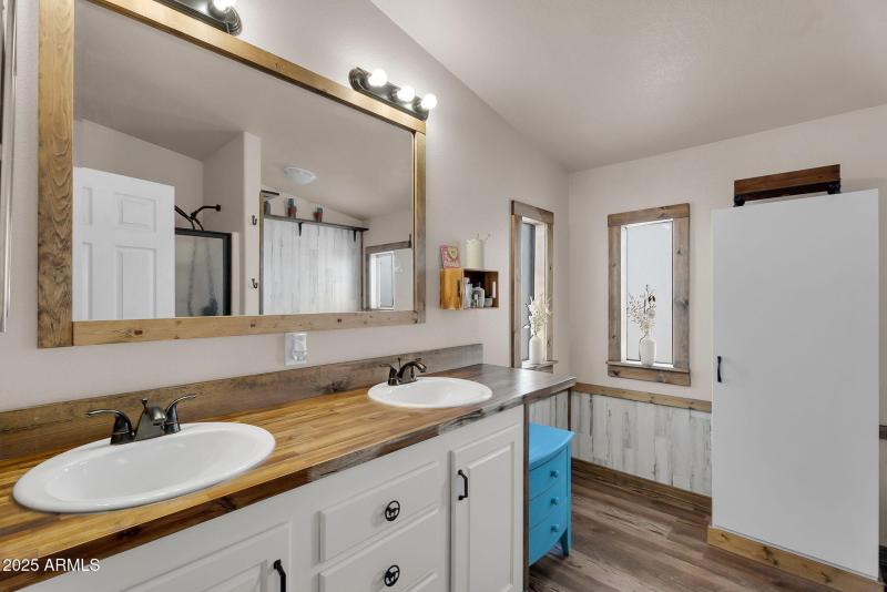 24-web-or-mls-Sentinel Rock -25