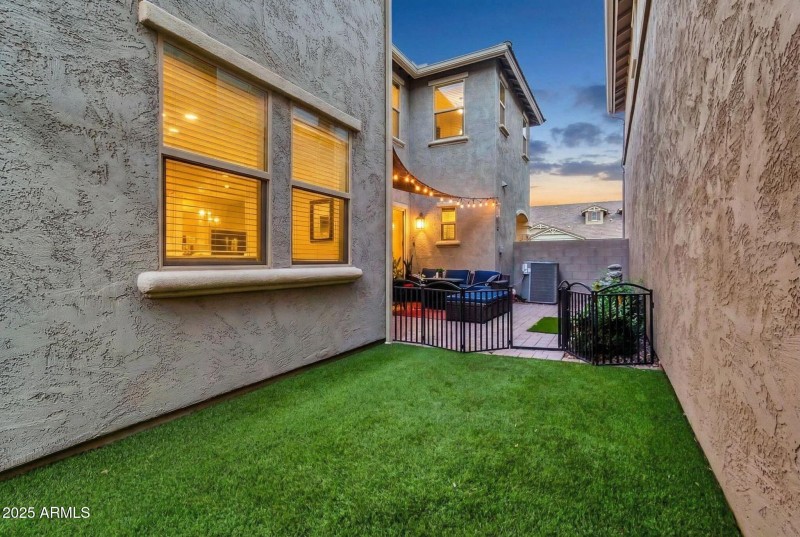 Artificial turf through the yard