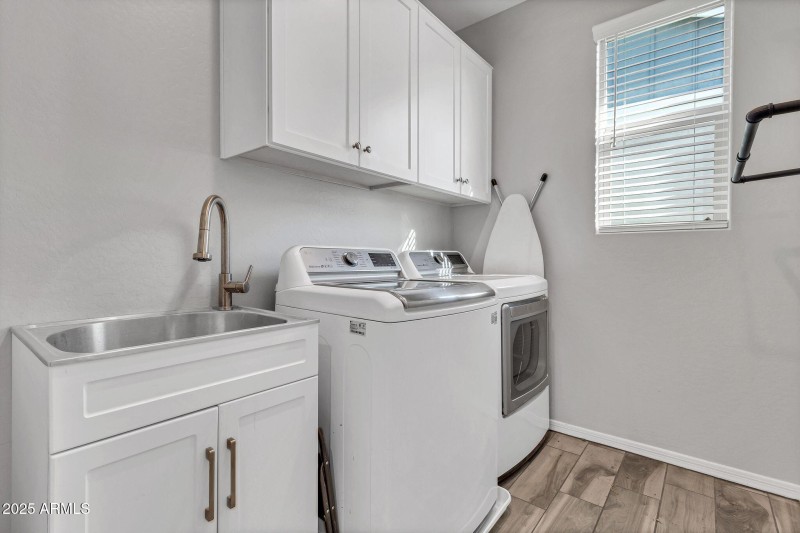 Upstairs Laundry Room W/Sink & Cabs
