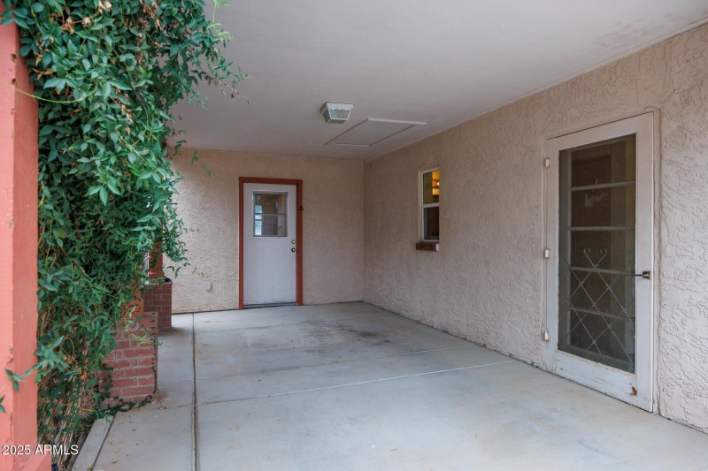 1729 N Lehmberg - Carport