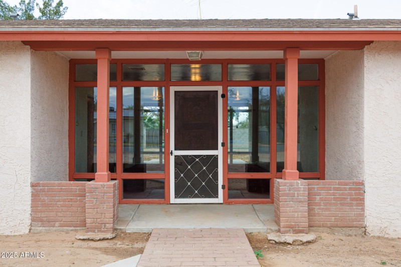 1729 N Lehmberg - Front Close