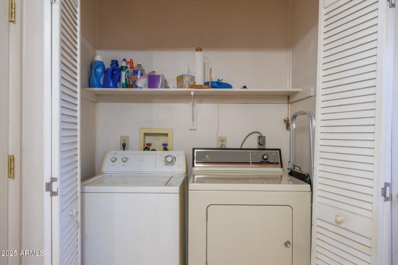 1729 N Lehmberg - Laundry