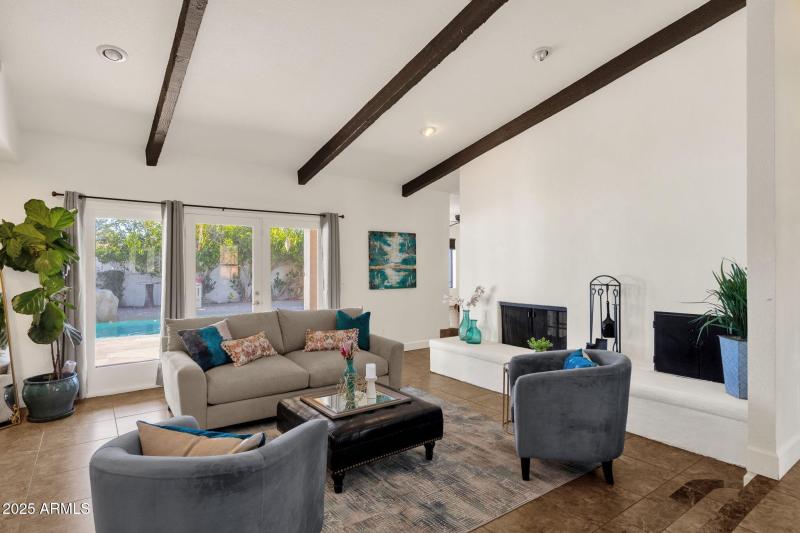 8-web-or-mls-89-n-riata-st