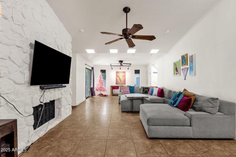 10-web-or-mls-89-n-riata-st