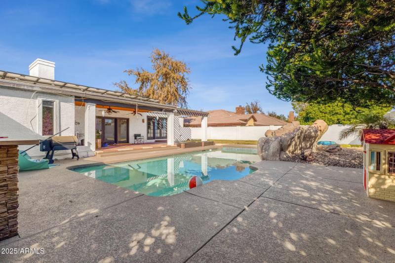 37-web-or-mls-89-n-riata-st