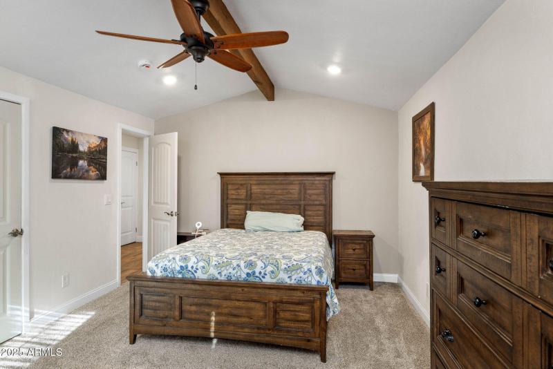 13-Primary Bedroom (1)