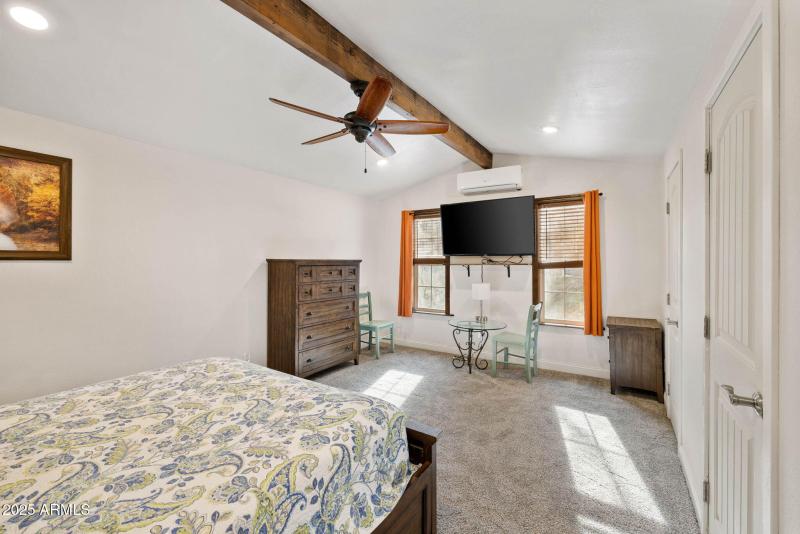 14-Primary Bedroom (2)