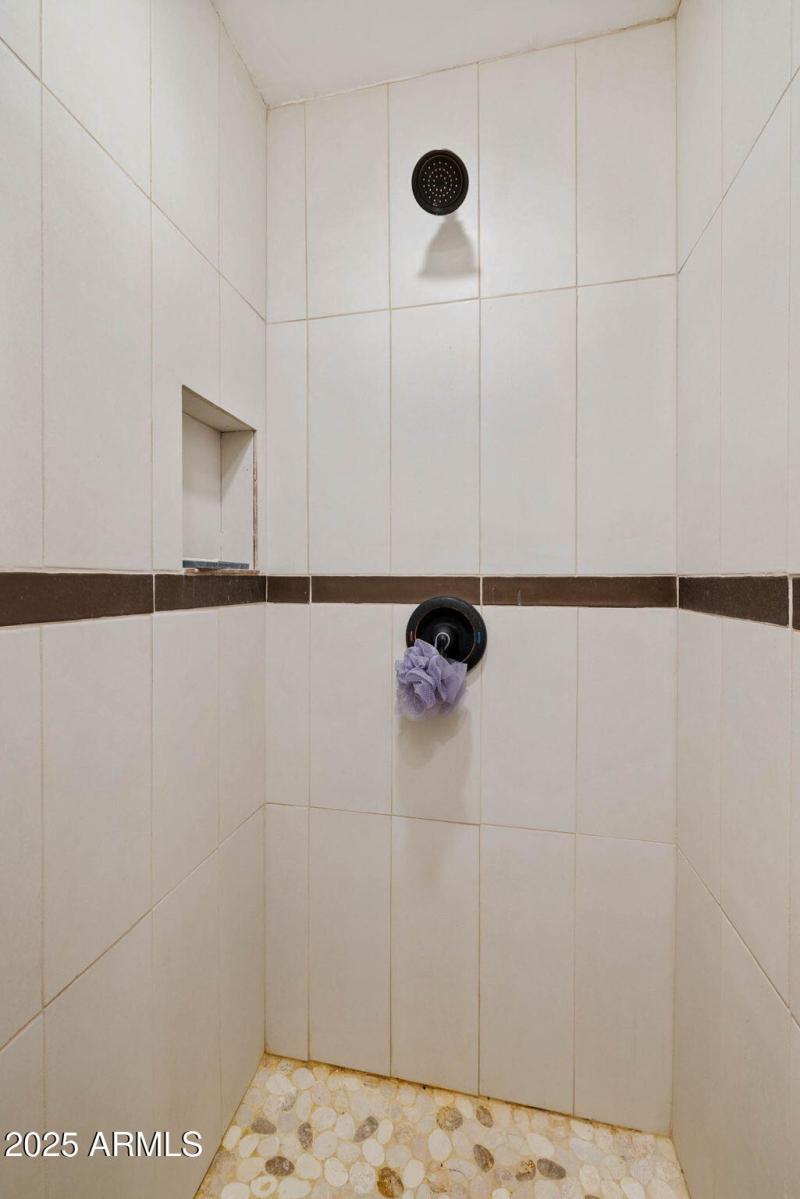 16-Primary Bathroom (2)