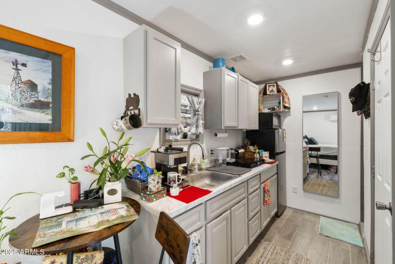 24-Guest House Kitchenette