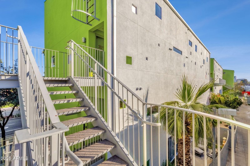 6-web-or-mls-1111-w-university-dr-3011