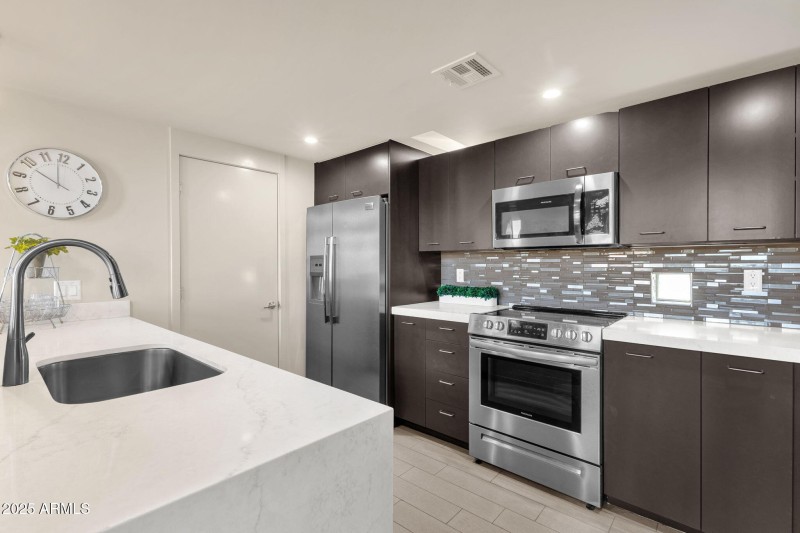 12-web-or-mls-1111-w-university-dr-3011