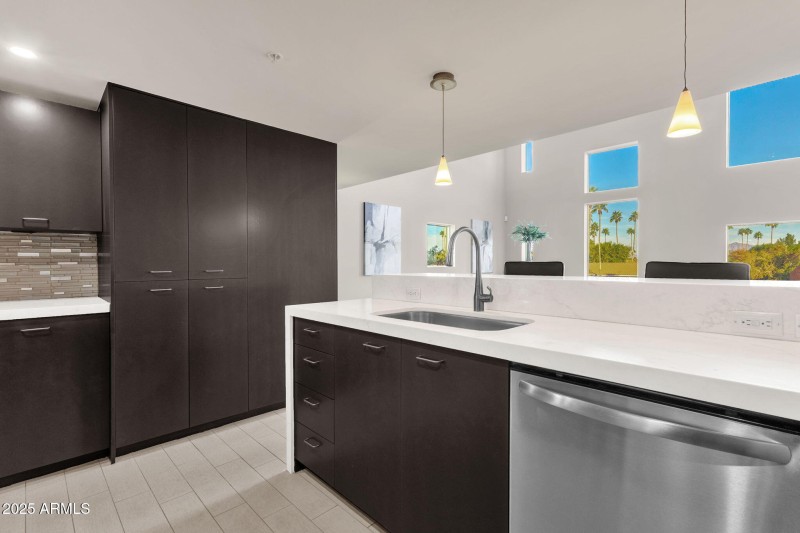 15-web-or-mls-1111-w-university-dr-3011