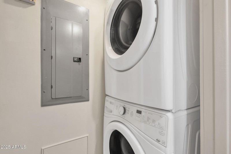 17-web-or-mls-1111-w-university-dr-3011