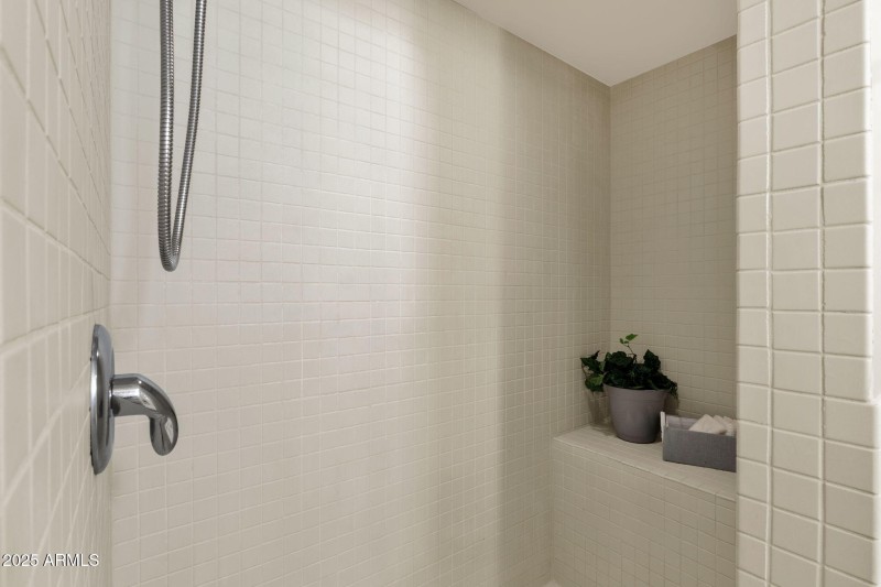 31-web-or-mls-1111-w-university-dr-3011