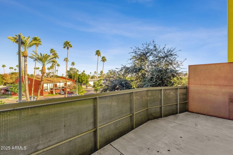 32-web-or-mls-1111-w-university-dr-3011