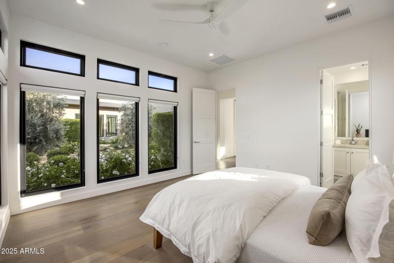 Bedroom #2 w/en suite