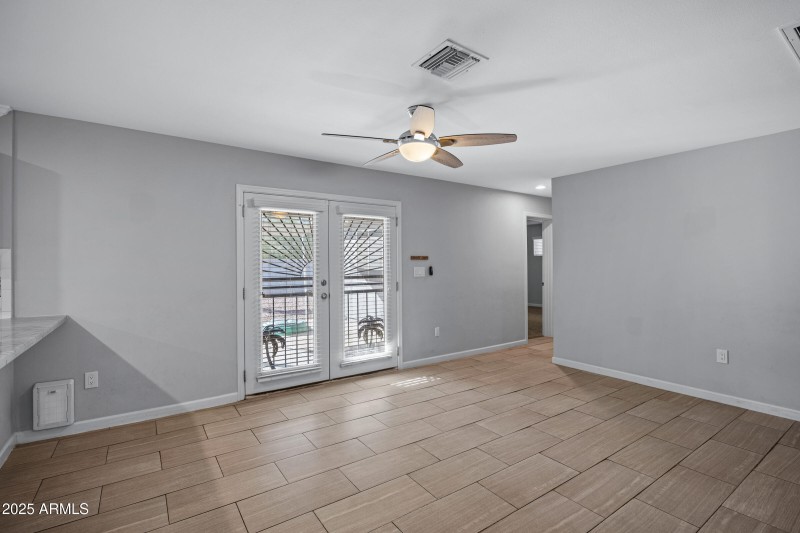 1601 W Glenrosa Ave-9