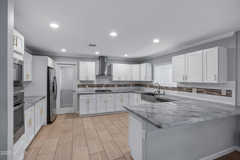 1601 W Glenrosa Ave-10