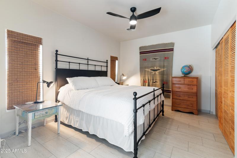Porcelain tile in casita bedroom