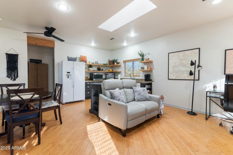 Roomy and open! (casita)