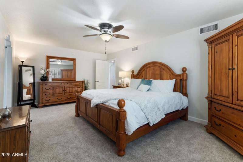 Primary suite, 19'3 x 12'6