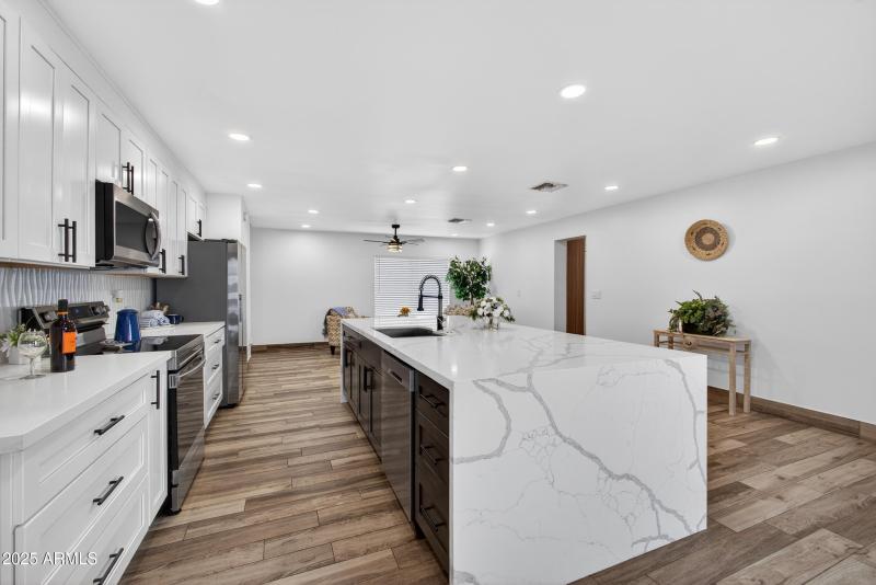 Quartz Island & Modern Finishes