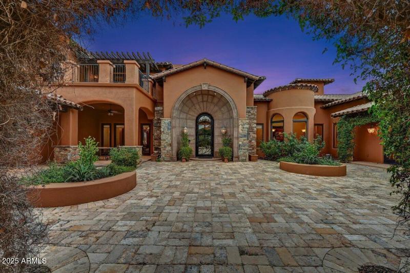 Front Courtyard/Entry