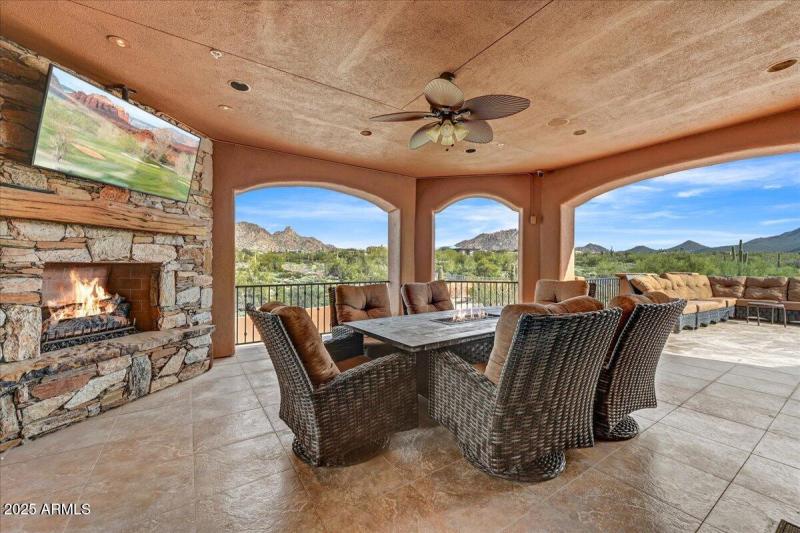 Balcony Dining/Fireplace