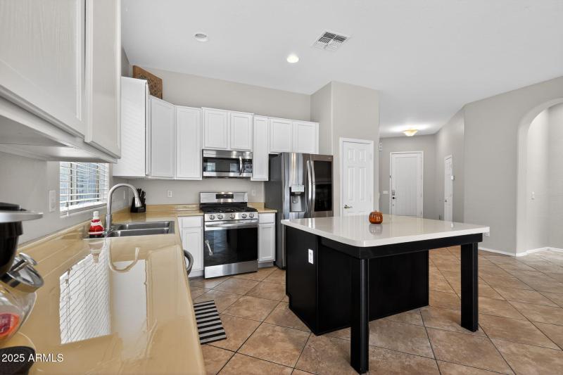 16_3022_W_Redwood_Ln_Phoenix_AZ_85045-Ki