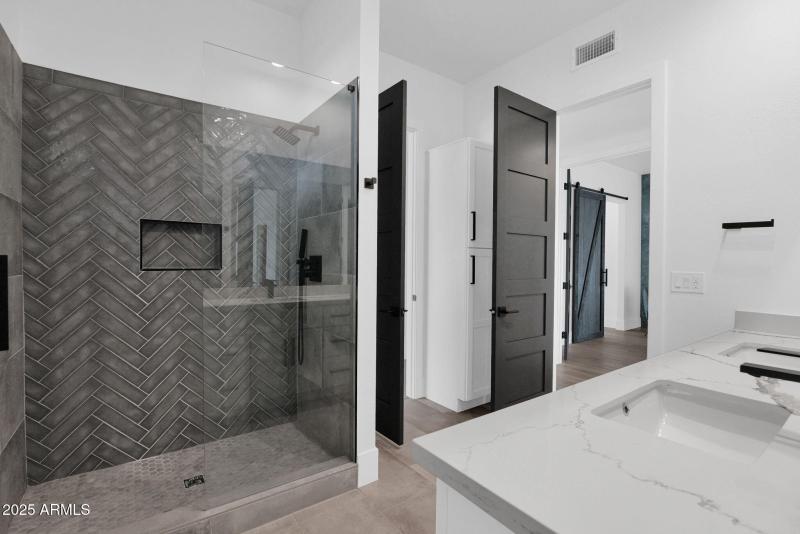 12-web-or-mls-P1415033