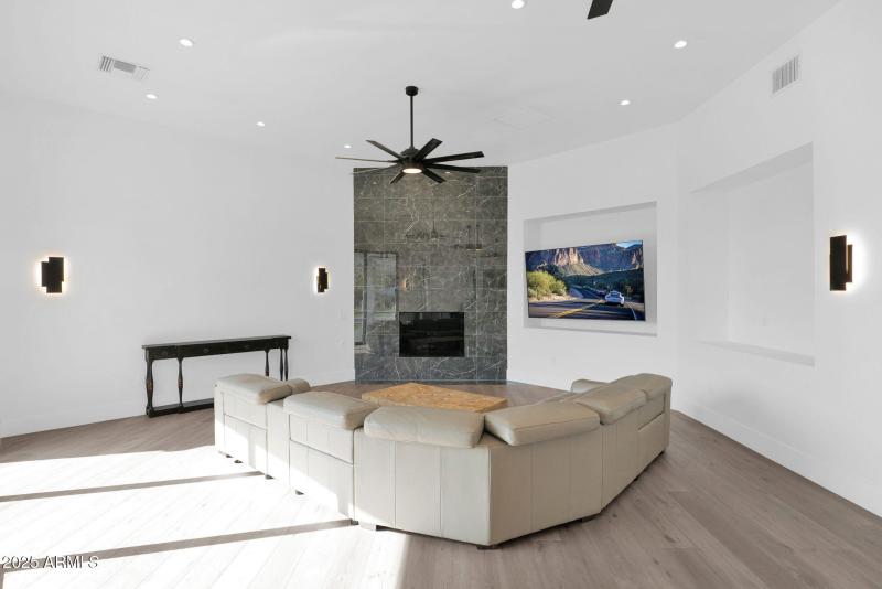 47-web-or-mls-P1415127