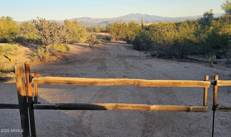 34 ENTRY GATE FROM STREET TO ADJACENT LO