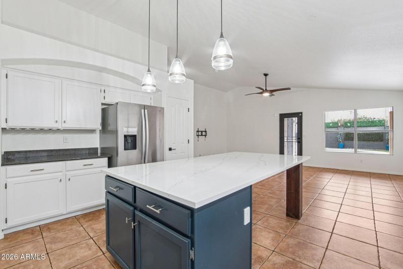 5-web-or-mls-E Brookwood Ct-S0201-013