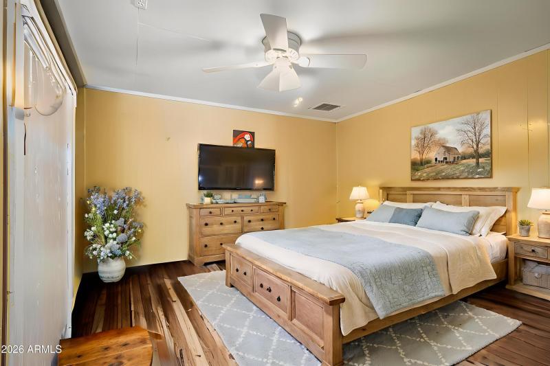 IMG_0556 - Bedroom - Farmhouse - 1