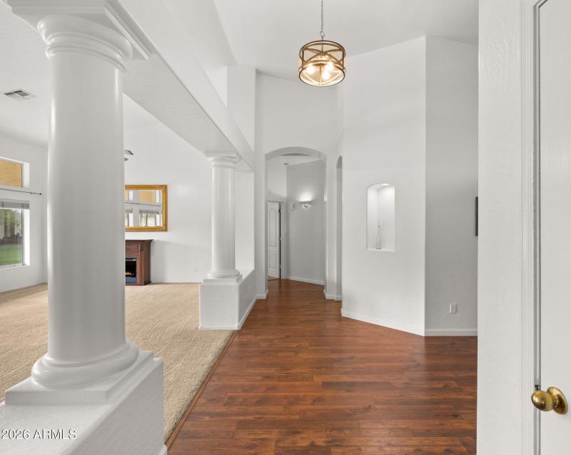 19-web-or-mls-Hallway