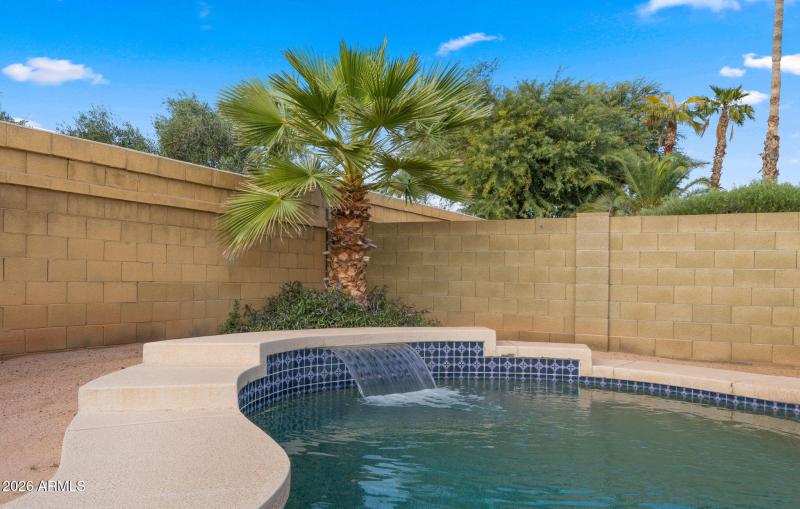 42-web-or-mls-Backyard5