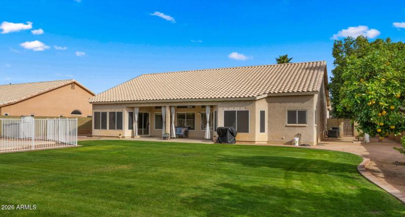 47-web-or-mls-Backyard11