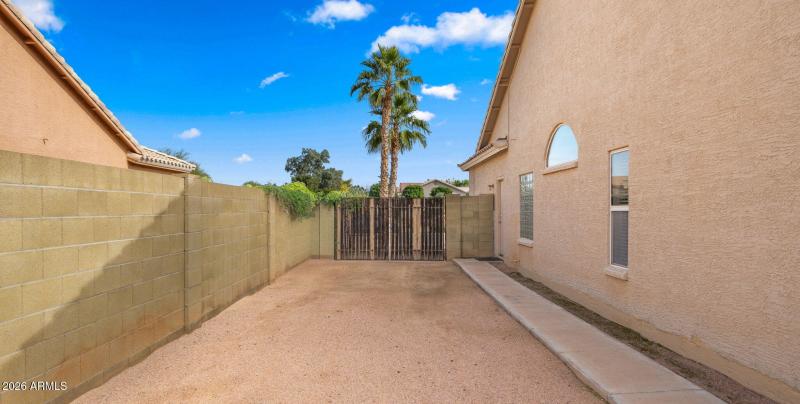 48-web-or-mls-Backyard1