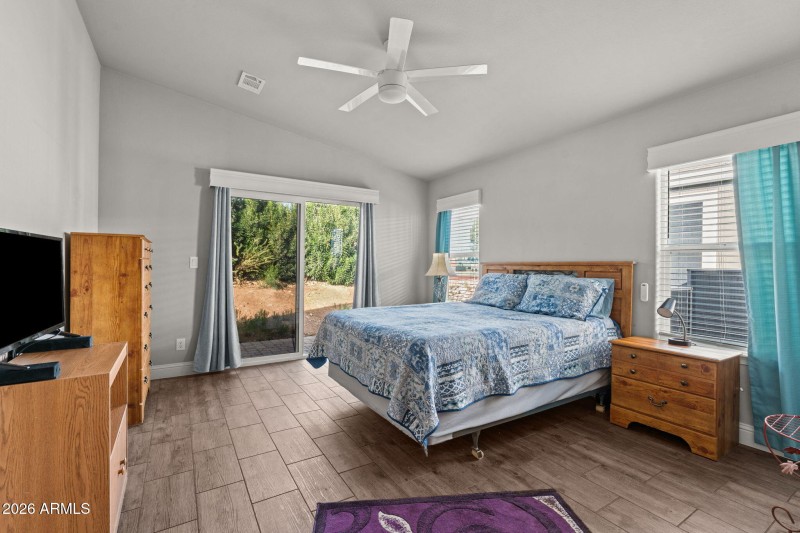 Master Bedroom (1)