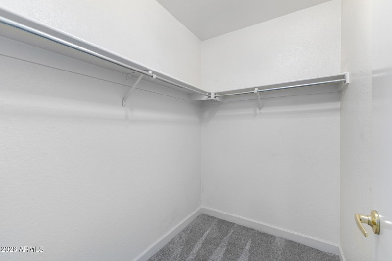 40 Bed 3 Walk-in Closet