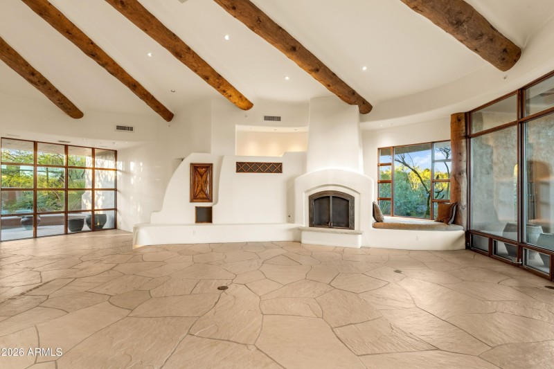 007_Grand Living Space