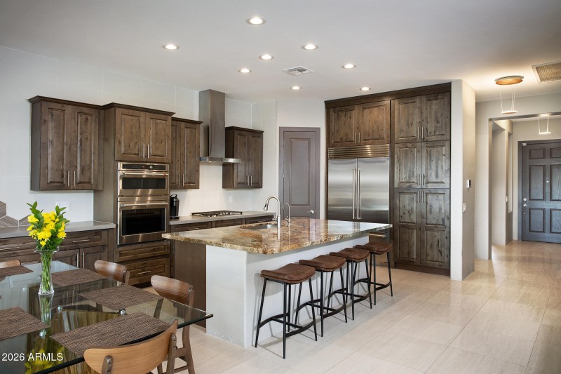 Dining & Kitchen