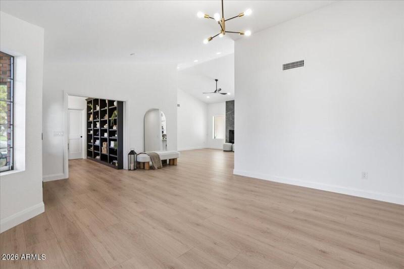 10-501 E Melody Ln_RedHogMedia