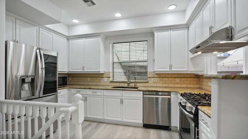 10 - Kitchen