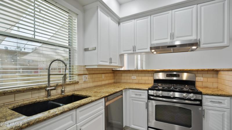 11 - Kitchen