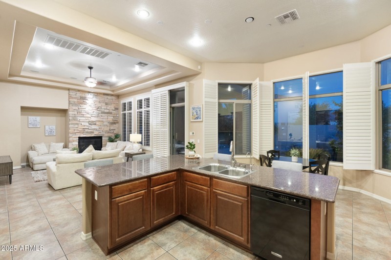 28-web-or-mls-DSC01639 copy