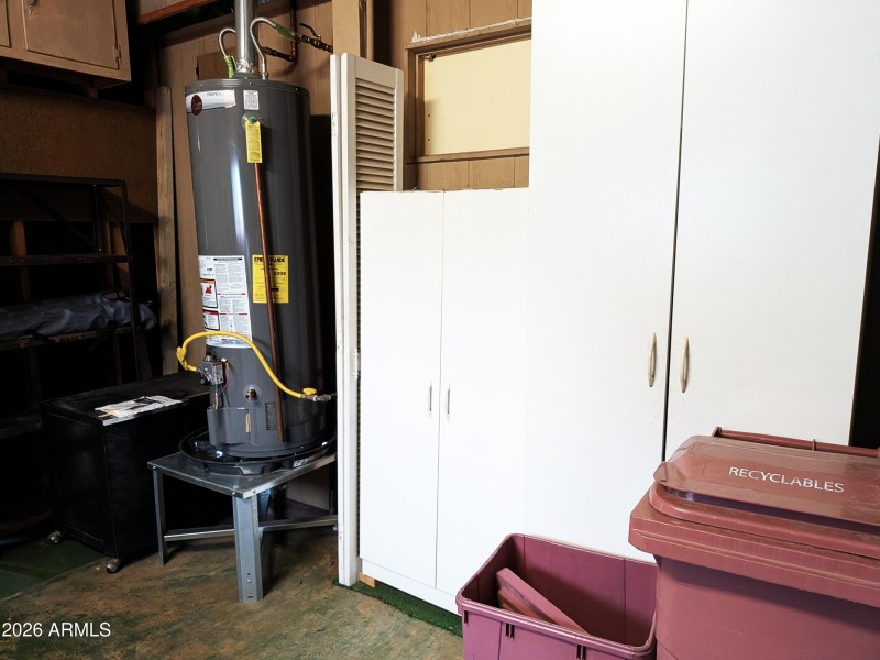 2021 Water Heater / Lots of storage