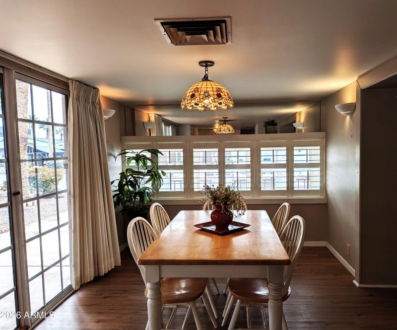 Dining - Lots of Light