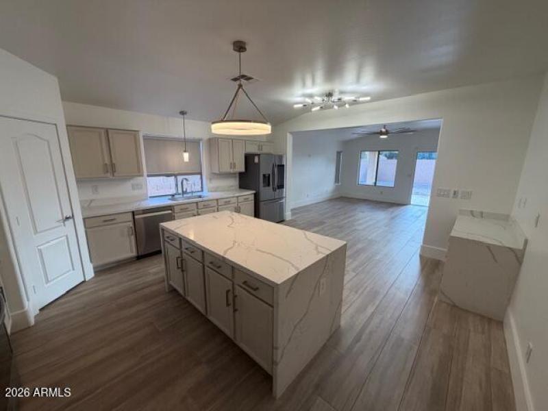 Kitchen Island Pic #1