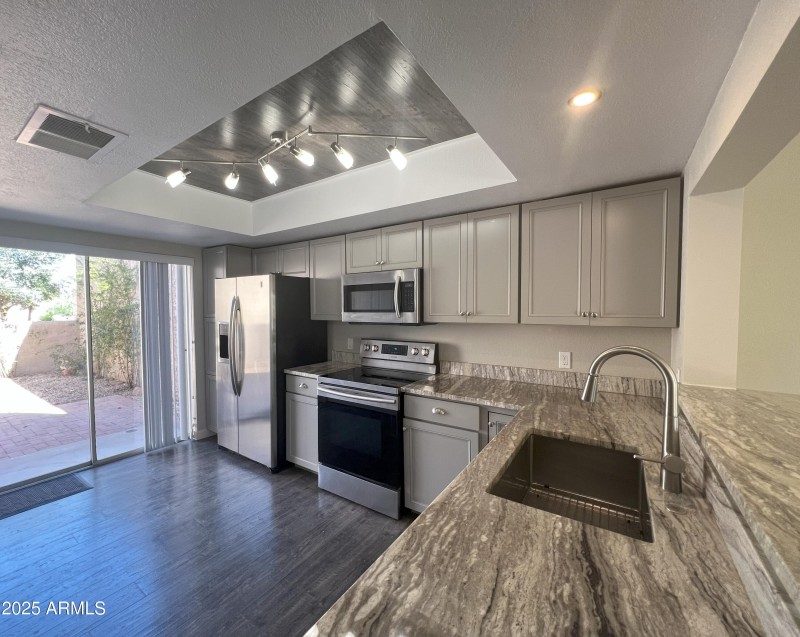 4011_Charter_Oak_kitchen_2